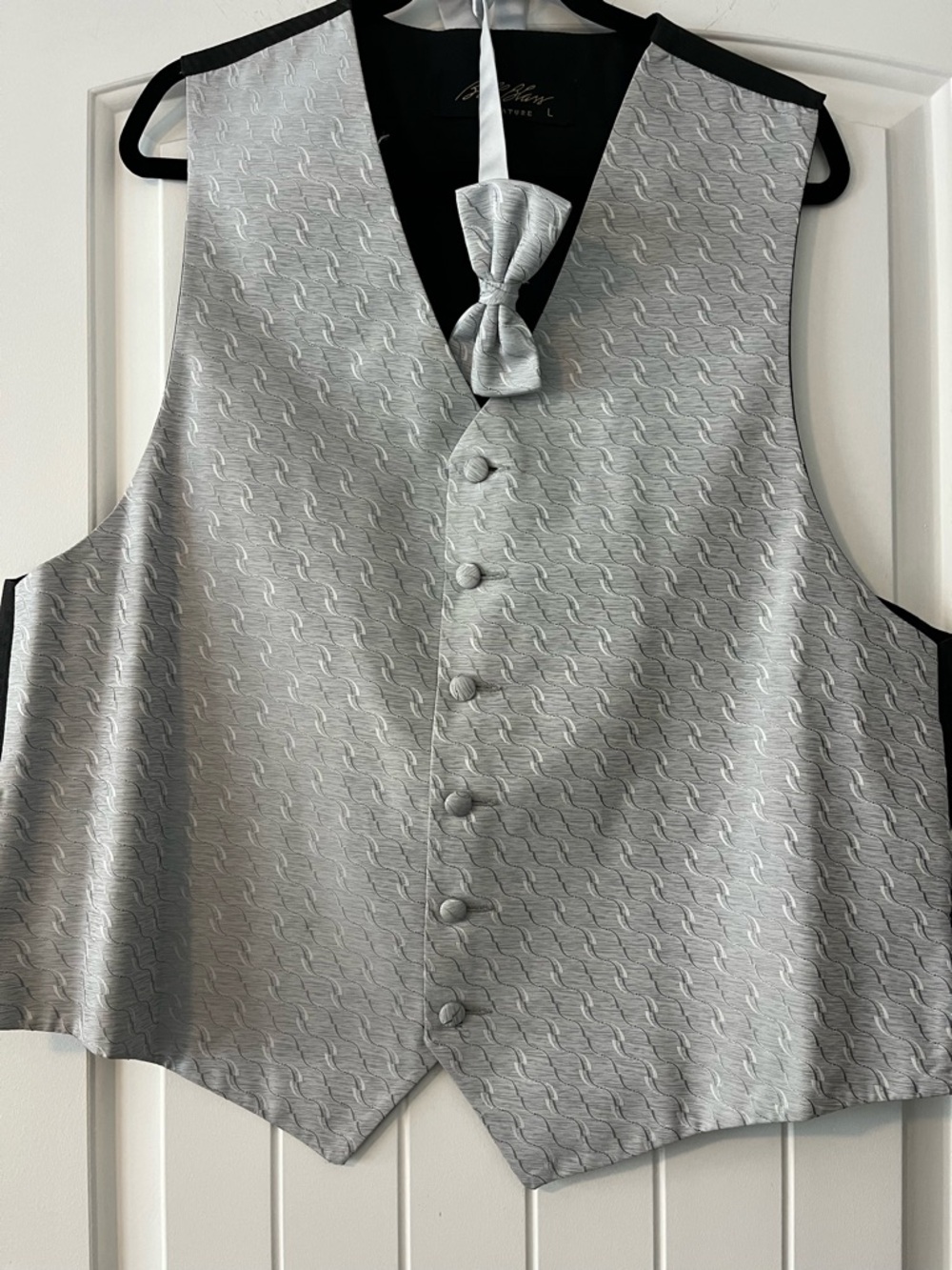 Bill Blass Silver and Grey Textured Mens Vest with Matching Bow Tie